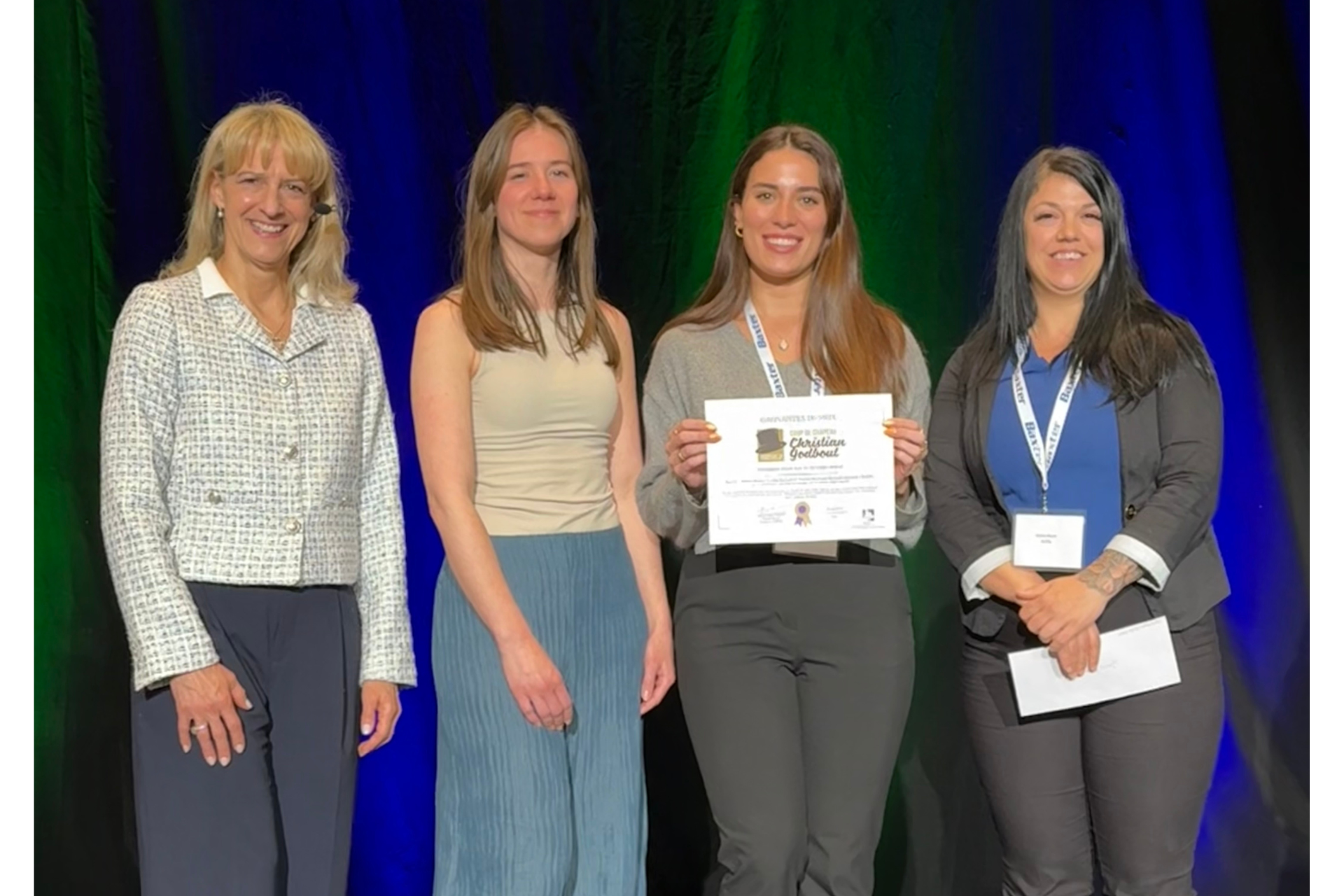 photo : Mme Caroline Riopel, présidente du RIISIQ, Cynthia Turcotte, Naomie Bouchard-Boisvert, Jessica Blouin